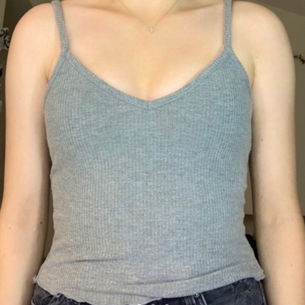 grey tank top